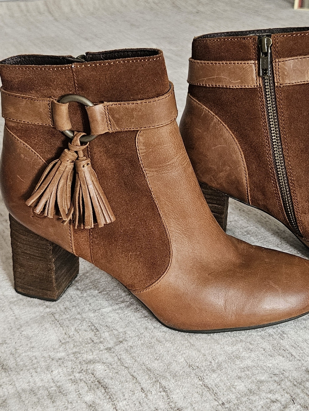 Rare Børn Toco Two-Tone Leather Suede Tassel Ankle Boots Size 10